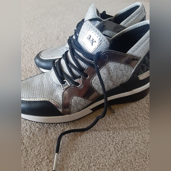 Shoes - Picture 2 of 6